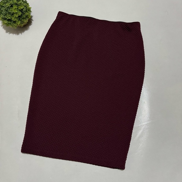 Apt. 9 Dresses & Skirts - Apt 9 Maroon Ed Textured Stretch Pull On Pencil Skirt Long Modest Size Large